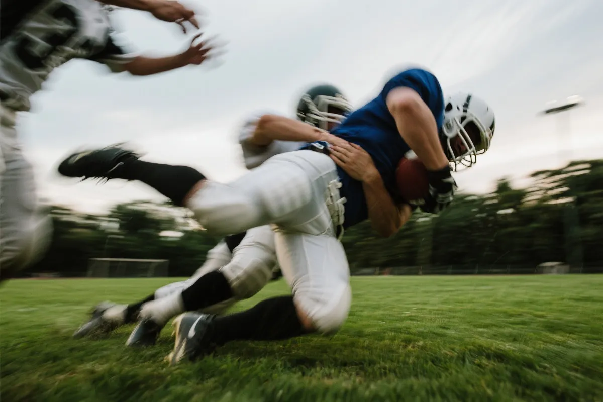 对抗强度与犯规场景示意图